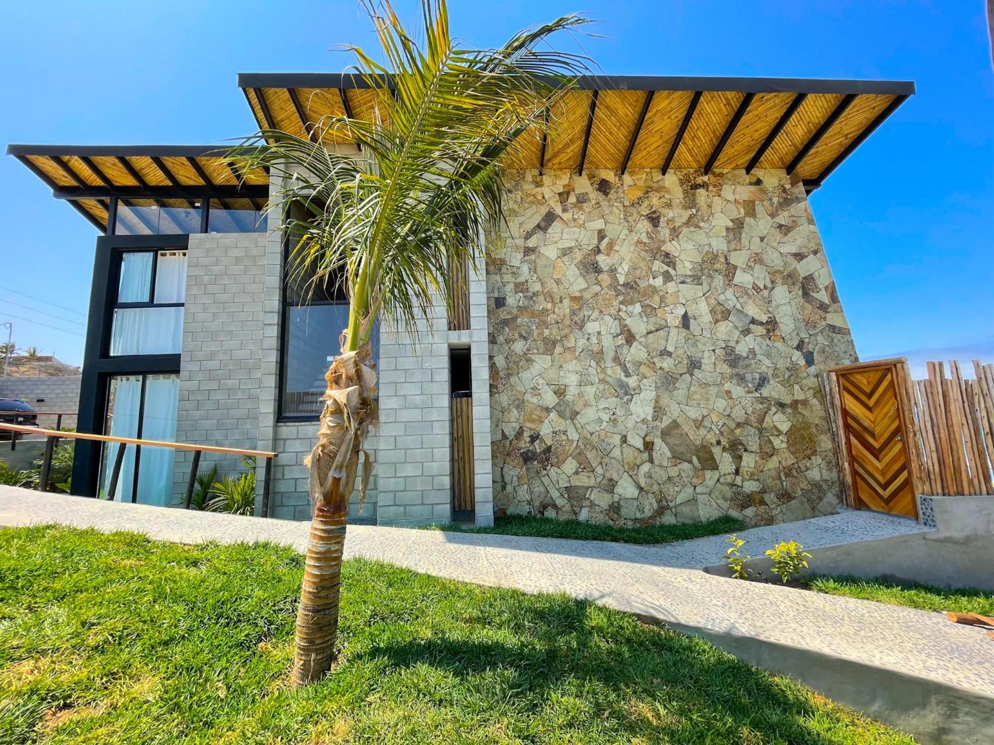 Diem Vichayito Beachfront Eco-Luxury Room photo